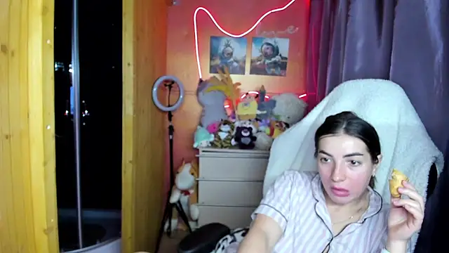 Snapshot of Fiery_Brunette_ chatting on March 2026 05:00:01 AM Fiery Brunette online show from March 2026 05:00:01 AM