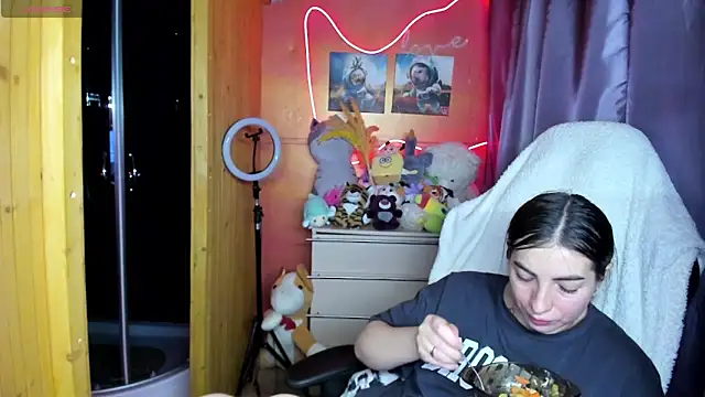 Snapshot of Fiery_Brunette_ chatting on April 2026 06:32:01 AM Fiery Brunette online show from April 2026 06:32:01 AM