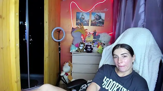 Snapshot of Fiery_Brunette_ chatting on April 2026 11:44:01 AM Fiery Brunette online show from April 2026 11:44:01 AM