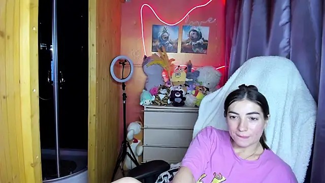 Snapshot of Fiery_Brunette_ chatting on April 2026 06:19:01 AM Fiery Brunette online show from April 2026 06:19:01 AM