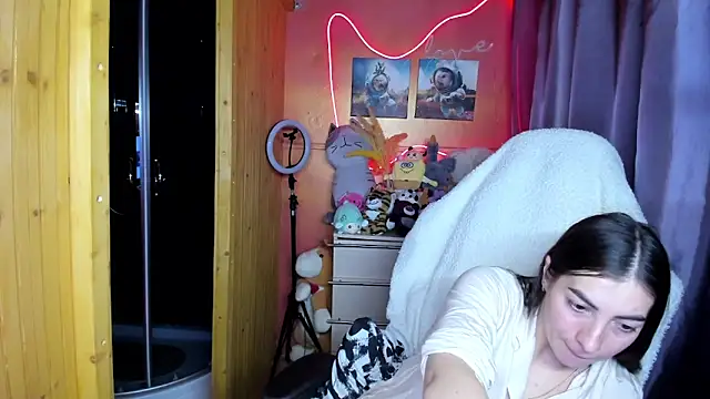 Snapshot of Fiery_Brunette_ chatting on April 2026 05:10:02 AM Fiery Brunette online show from April 2026 05:10:02 AM