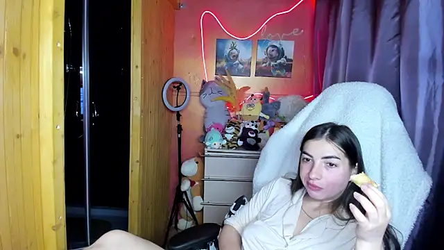 Snapshot of Fiery_Brunette_ chatting on April 2026 04:59:01 AM Fiery Brunette online show from April 2026 04:59:01 AM