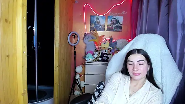 Snapshot of Fiery_Brunette_ chatting on April 2026 02:14:02 PM Fiery Brunette online show from April 2026 02:14:02 PM