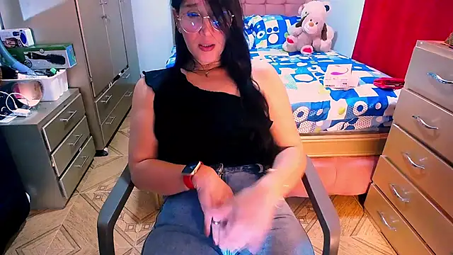 BitterMomXxx online show from February 2025 01:11:01 AM