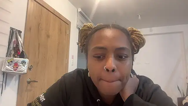 Snapshot of ChocolateCakeQueen chatting on October 2025 12:12:02 AM ChocolateCakeQueen online show from October 2025 12:12:02 AM