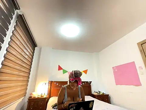 Snapshot of ChocolateCakeQueen chatting on November 2025 04:49:01 PM ChocolateCakeQueen online show from November 2025 04:49:01 PM