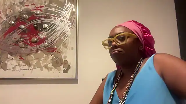 Snapshot of ChocolateCakeQueen chatting on November 2025 12:32:01 AM ChocolateCakeQueen online show from November 2025 12:32:01 AM