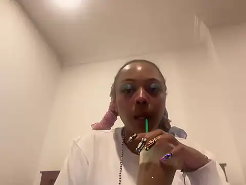 Snapshot of ChocolateCakeQueen chatting on November 2025 01:15:02 AM ChocolateCakeQueen online show from November 2025 01:15:02 AM