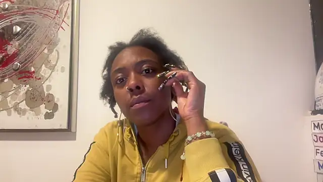 Snapshot of ChocolateCakeQueen chatting on November 2025 03:30:01 AM ChocolateCakeQueen online show from November 2025 03:30:01 AM