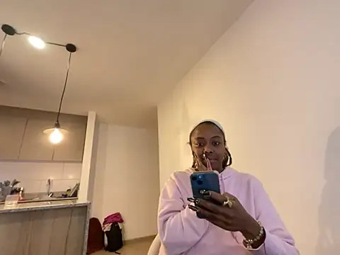 Snapshot of ChocolateCakeQueen chatting on December 2025 11:00:02 PM ChocolateCakeQueen online show from December 2025 11:00:02 PM