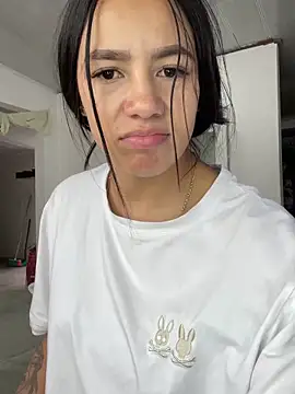 hannahb-e online show from December 2025 06:45:01 PM