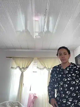 hannahb-e online show from April 2026 02:43:01 PM