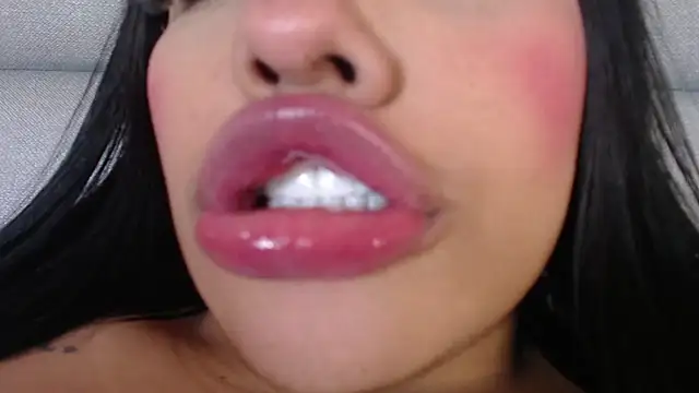 emily brontee  online show from December 2024 06:04:02 PM