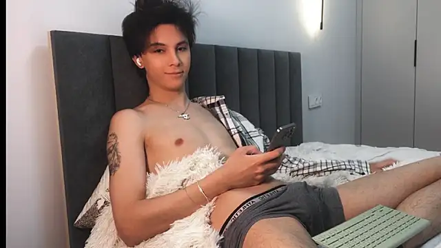 Snapshot of k0sta_ chatting on February 2025 05:30:02 PM k0sta online show from February 2025 05:30:02 PM