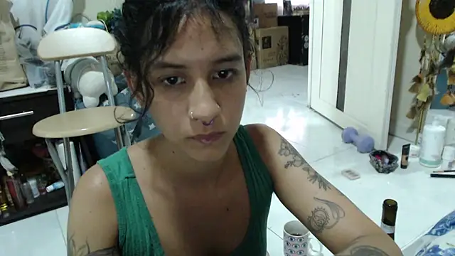 Snapshot of AlinaWoolf_ chatting on April 2026 09:39:33 PM AlinaWoolf online show from April 2026 09:39:33 PM