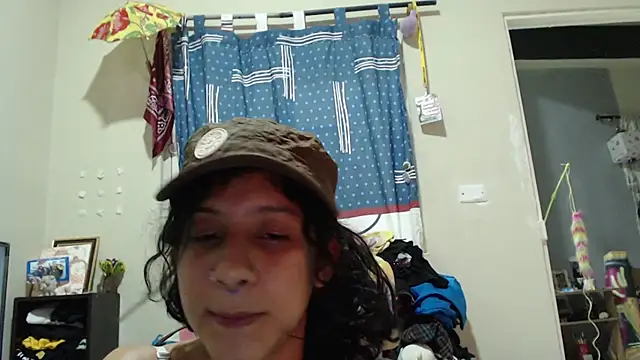 Snapshot of AlinaWoolf_ chatting on May 2026 03:12:02 AM AlinaWoolf online show from May 2026 03:12:02 AM