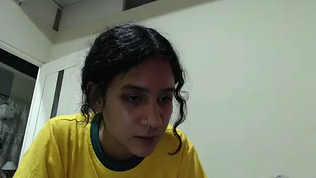 Snapshot of AlinaWoolf_ chatting on May 2026 04:42:02 AM AlinaWoolf online show from May 2026 04:42:02 AM