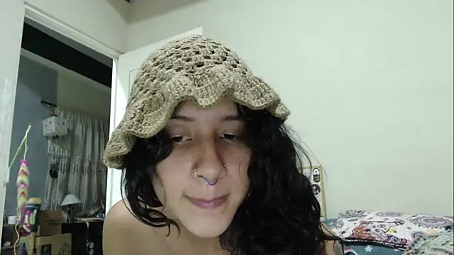 Snapshot of AlinaWoolf_ chatting on June 2026 06:19:02 AM AlinaWoolf online show from June 2026 06:19:02 AM