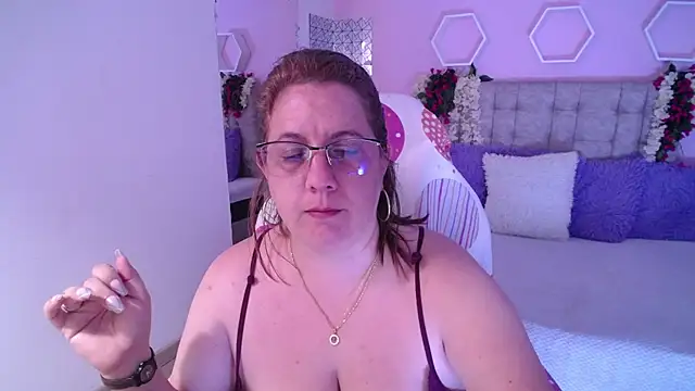 katie joness  online show from January 2025 03:45:01 PM