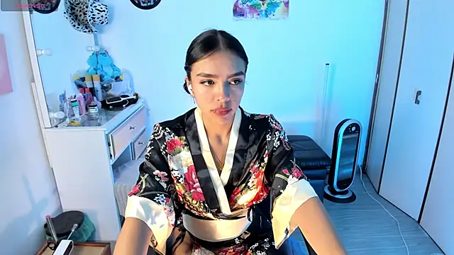 Snapshot of Michelle_se chatting on September 2025 06:19:02 PM Michelle se online show from September 2025 06:19:02 PM