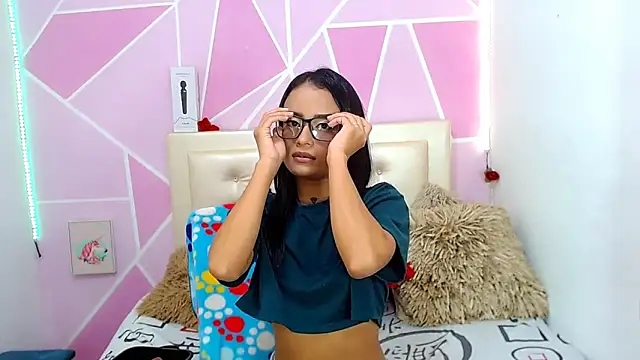 Snapshot of AngeDrty chatting on October 2025 05:30:01 AM AngeDrty online show from October 2025 05:30:01 AM