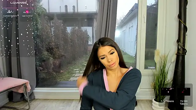 Snapshot of Selena_Reeves chatting on December 2024 07:44:02 AM Selena Reeves online show from December 2024 07:44:02 AM