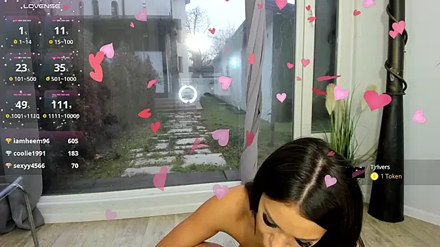 Snapshot of Selena_Reeves chatting on December 2024 01:49:01 PM Selena Reeves online show from December 2024 01:49:01 PM