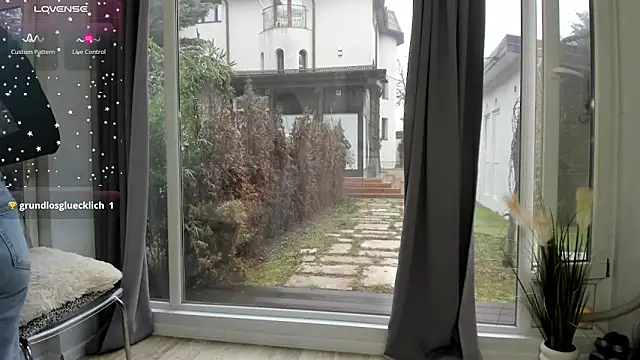 Snapshot of Selena_Reeves chatting on March 2025 07:32:02 AM Selena Reeves online show from March 2025 07:32:02 AM