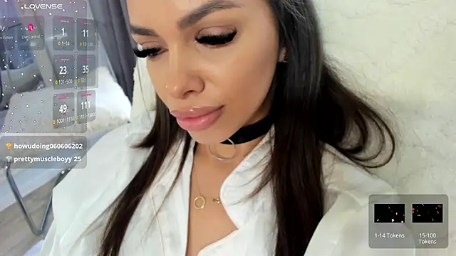 Snapshot of Selena_Reeves chatting on March 2025 12:01:02 PM Selena Reeves online show from March 2025 12:01:02 PM