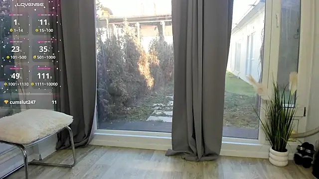 Snapshot of Selena_Reeves chatting on March 2025 06:54:02 AM Selena Reeves online show from March 2025 06:54:02 AM