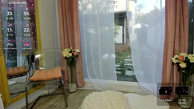 Snapshot of Selena_Reeves chatting on October 2025 06:01:02 AM Selena Reeves online show from October 2025 06:01:02 AM