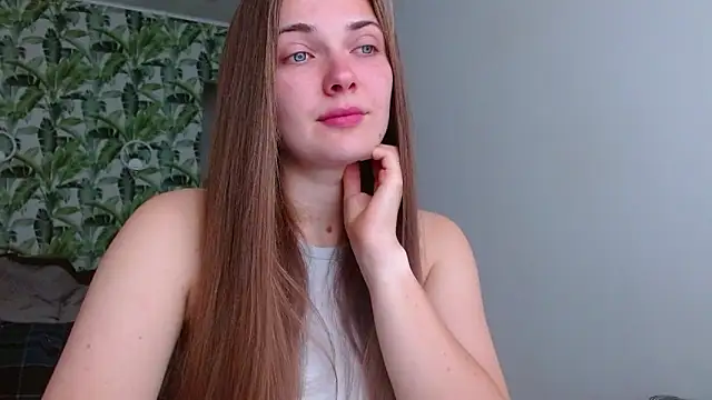 Snapshot of Olivia_shine chatting on September 2025 04:25:02 AM Olivia shine online show from September 2025 04:25:02 AM