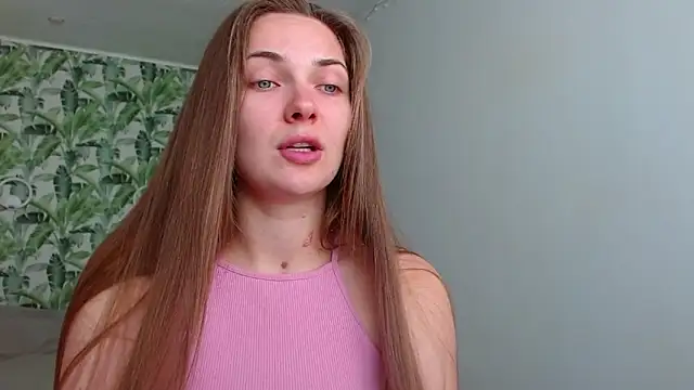 Snapshot of Olivia_shine chatting on September 2025 04:27:01 AM Olivia shine online show from September 2025 04:27:01 AM