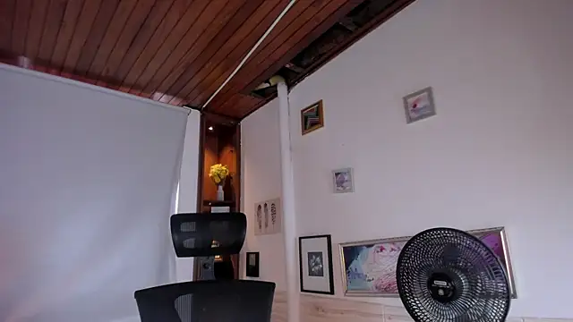 victoria mooree online show from February 2025 01:26:02 PM