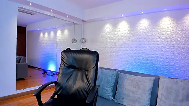 victoria mooree online show from March 2025 05:54:02 PM