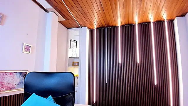 victoria mooree online show from March 2026 04:37:01 PM