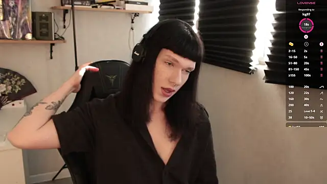 carthylovvve online show from March 2025 01:07:01 PM