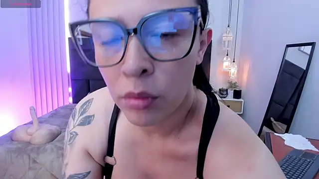 Snapshot of Tisha__lau chatting on April 2026 01:50:02 PM Tisha lau online show from April 2026 01:50:02 PM