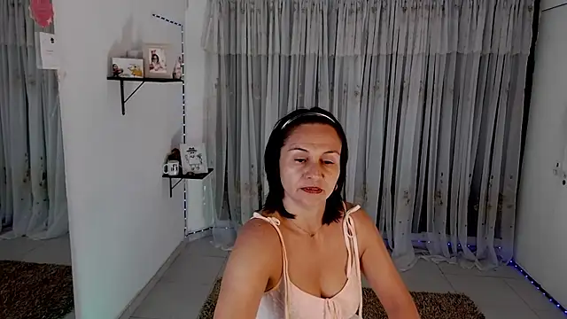 lollita 23  online show from November 2025 06:18:01 PM