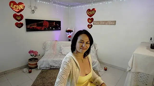 lollita 23  online show from April 2026 07:18:02 PM