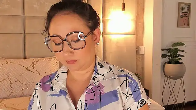 Victoria-Harper online show from January 2025 06:00:01 PM