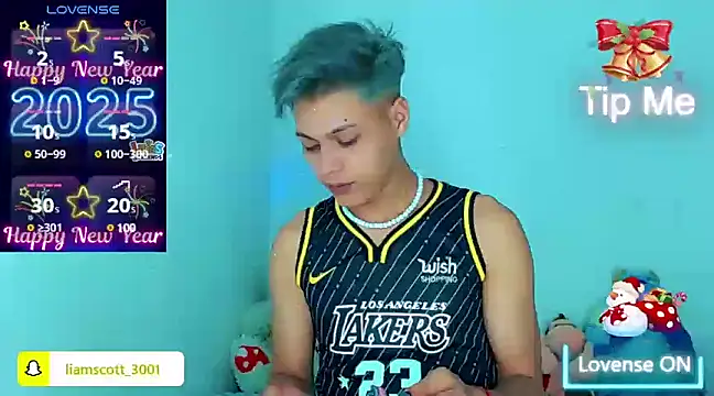 Snapshot of Liamscott_ chatting on January 2025 03:32:02 AM Liamscott online show from January 2025 03:32:02 AM