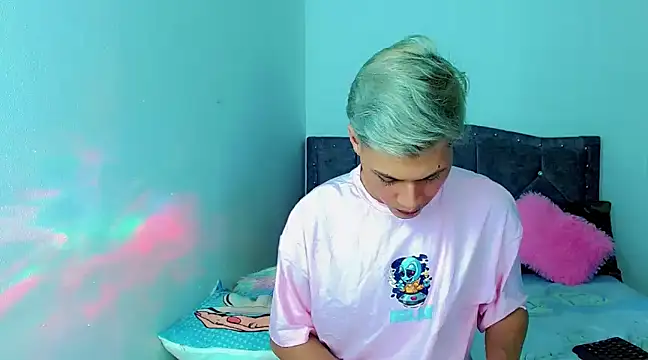 Snapshot of Liamscott_ chatting on February 2025 04:06:01 AM Liamscott online show from February 2025 04:06:01 AM