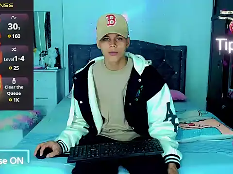 Snapshot of Liamscott_ chatting on March 2025 06:06:02 AM Liamscott online show from March 2025 06:06:02 AM