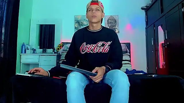 Snapshot of Liamscott_ chatting on September 2025 09:04:02 PM Liamscott online show from September 2025 09:04:02 PM