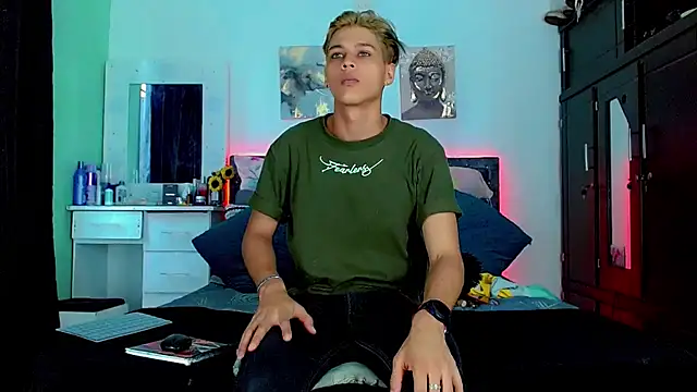 Snapshot of Liamscott_ chatting on September 2025 08:19:01 PM Liamscott online show from September 2025 08:19:01 PM