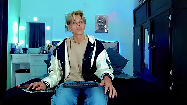 Snapshot of Liamscott_ chatting on September 2025 07:48:01 PM Liamscott online show from September 2025 07:48:01 PM