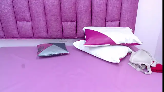 Snapshot of CrushOnMe_ chatting on February 2026 07:51:01 PM CrushOnMe online show from February 2026 07:51:01 PM