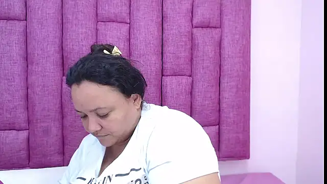 Snapshot of CrushOnMe_ chatting on February 2026 12:35:01 PM CrushOnMe online show from February 2026 12:35:01 PM