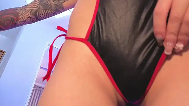 Snapshot of sarah_cruzz_ chatting on April 2026 02:28:02 AM sarah cruzz online show from April 2026 02:28:02 AM